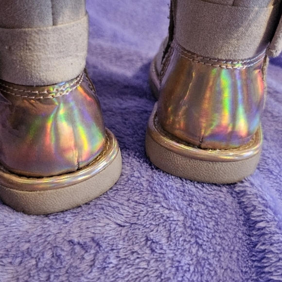 MAGELLAN OUTDOORS Little Girls Pink Holographic Designed fur boots sz7 - Picture 5 of 10